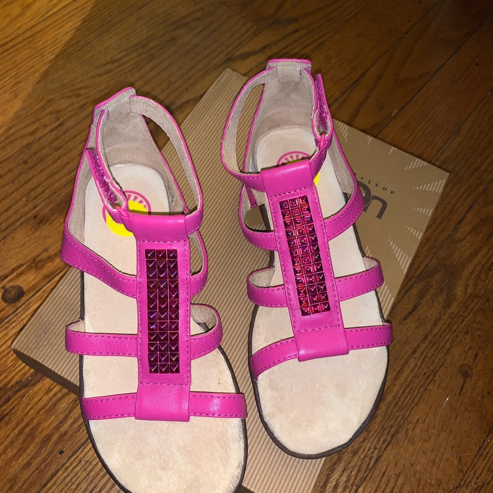 Lil Girls Ugg Sandals - Picture 3 of 3